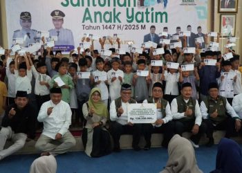 Momen 10 Muharram, Bupati Pandeglang Dewi Setiani Berikan Santunan untuk Ratusan Anak Yatim