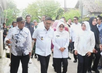 Pemkab Pandeglang Dampingi Gubernur Tinjau Jalan Bang Andra, Bupati Dewi Apresiasi Program Bang Andra Tingkatkan Pertumbuhan Ekonomi