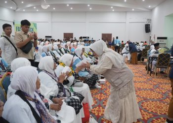 Total Jemaah Haji Asal Pandeglang Capai 952, Dilepas Bupati Dewi Tangis Keluarga Pecah!